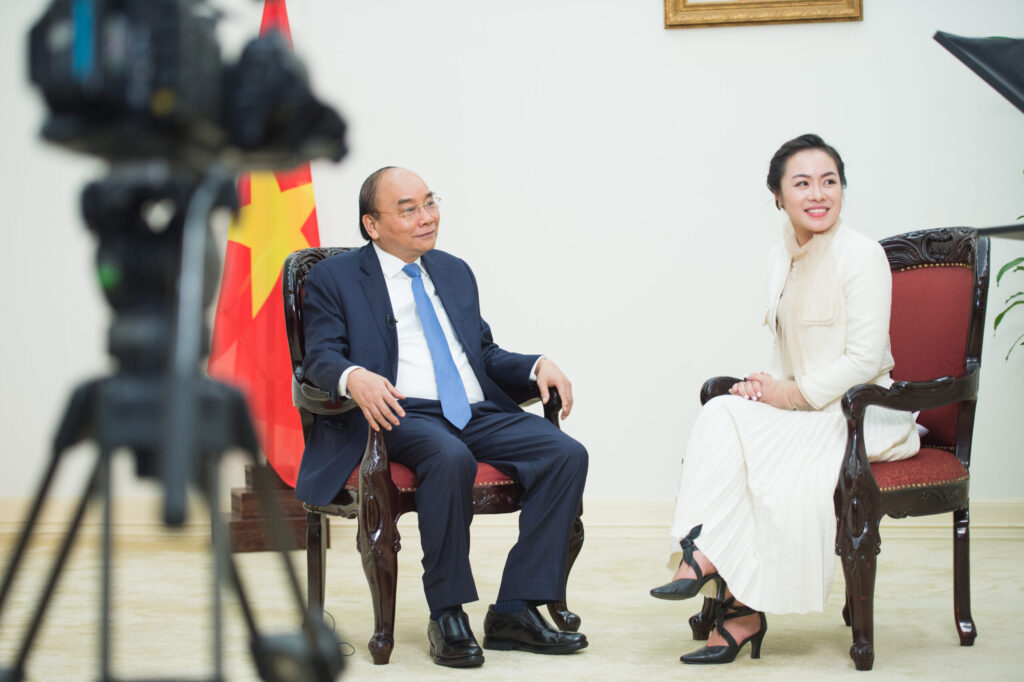 Cuộc ghi hình phỏng vấn Thủ tướng Chính phủ Nguyễn Xuân Phúc của chuyên gia Nguyễn Thy Nga, Ban tổ chức Ehealth Vietnam Summit
